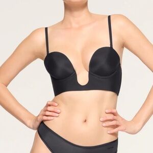 NWOT SKIMS DEEP PLUNGE SHAPEWEAR BRA - small